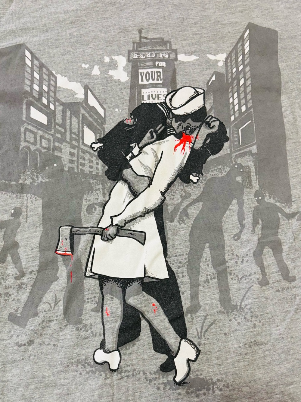 Z-Day Zombies (Zombie Kiss) Gray Short Sleeve Tee Size Small EUC Unisex